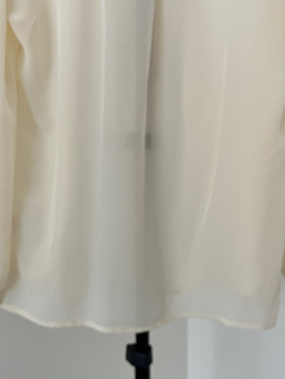 ✨ NWOT! Elegant Willi Smith 100% Silk Ivory Blouse | Office to Evening Chic - Picture 10 of 13